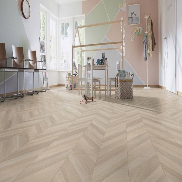 4698 Exguisit PLUS Дуб Шеврон 8мм 32 класс с фаской